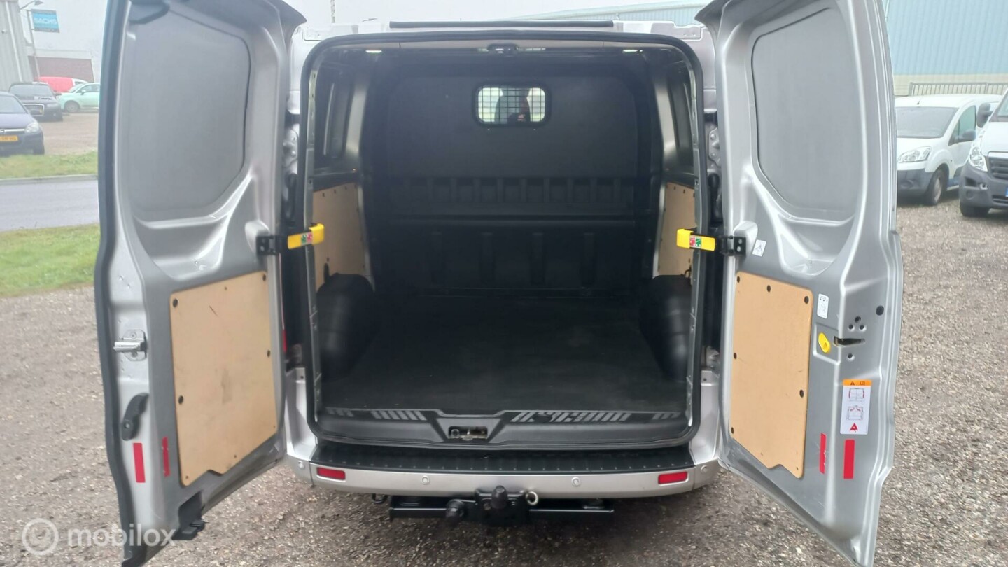 Ford-Transit Custom-10