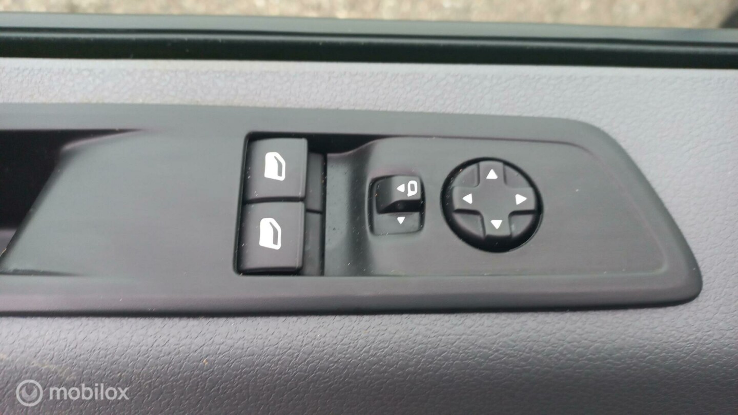 Peugeot-Expert-11