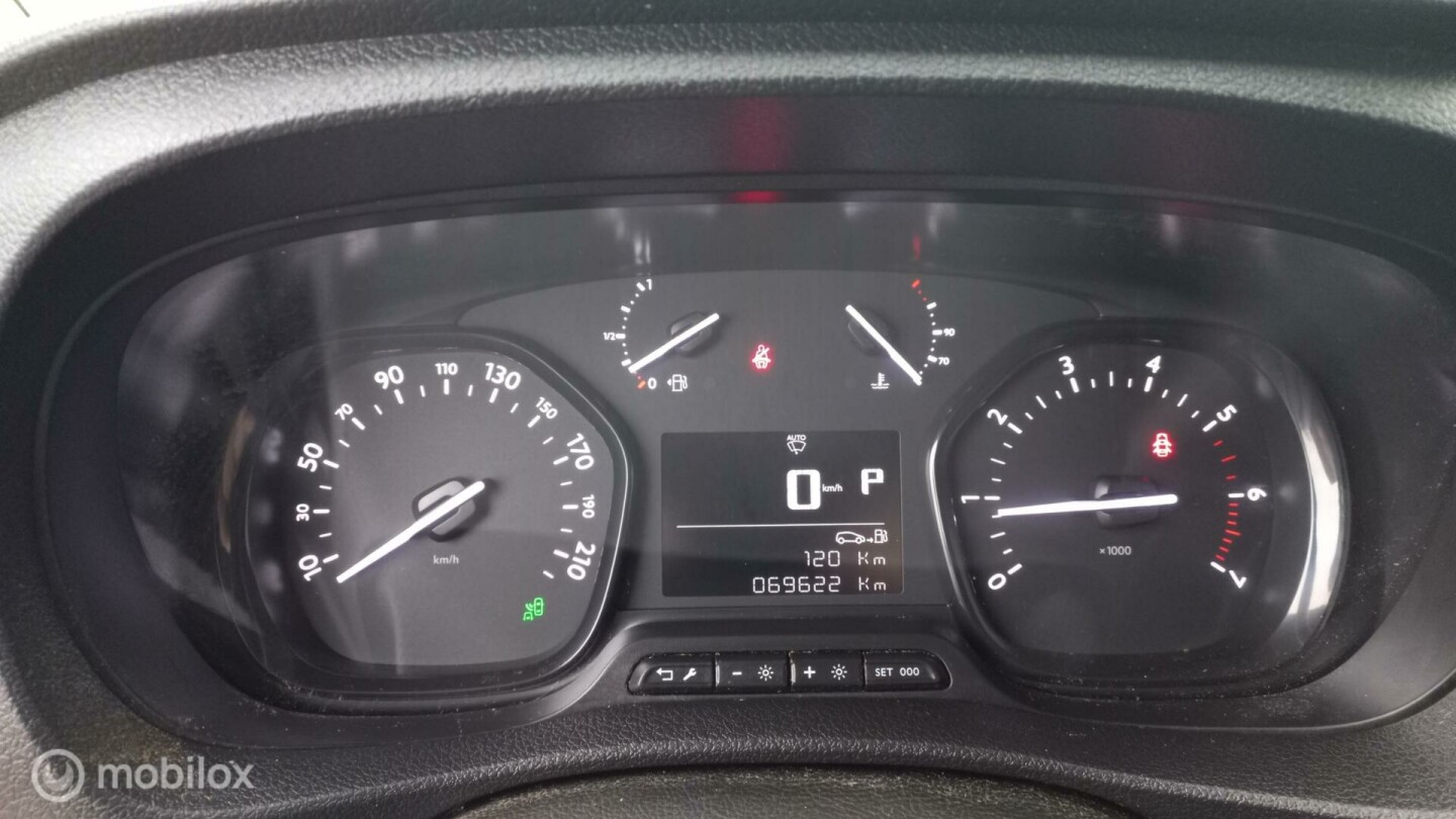Peugeot-Expert-13
