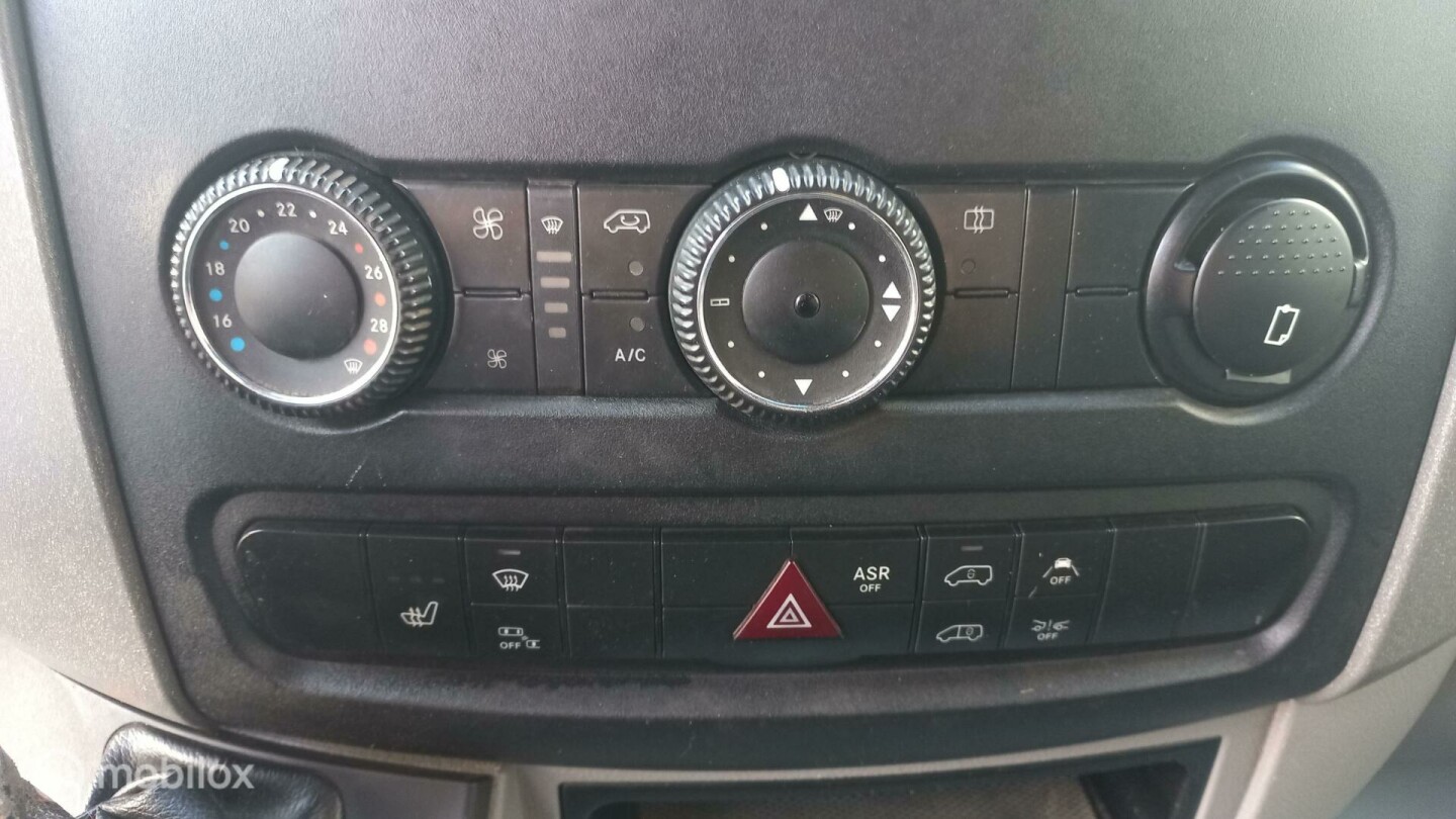 Mercedes-Benz-Sprinter-16
