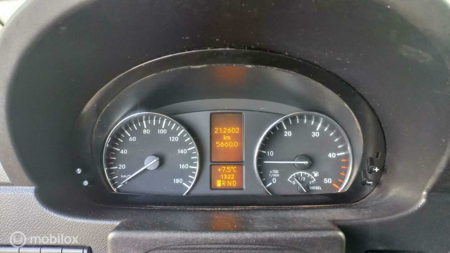 Mercedes-Benz-Sprinter-19