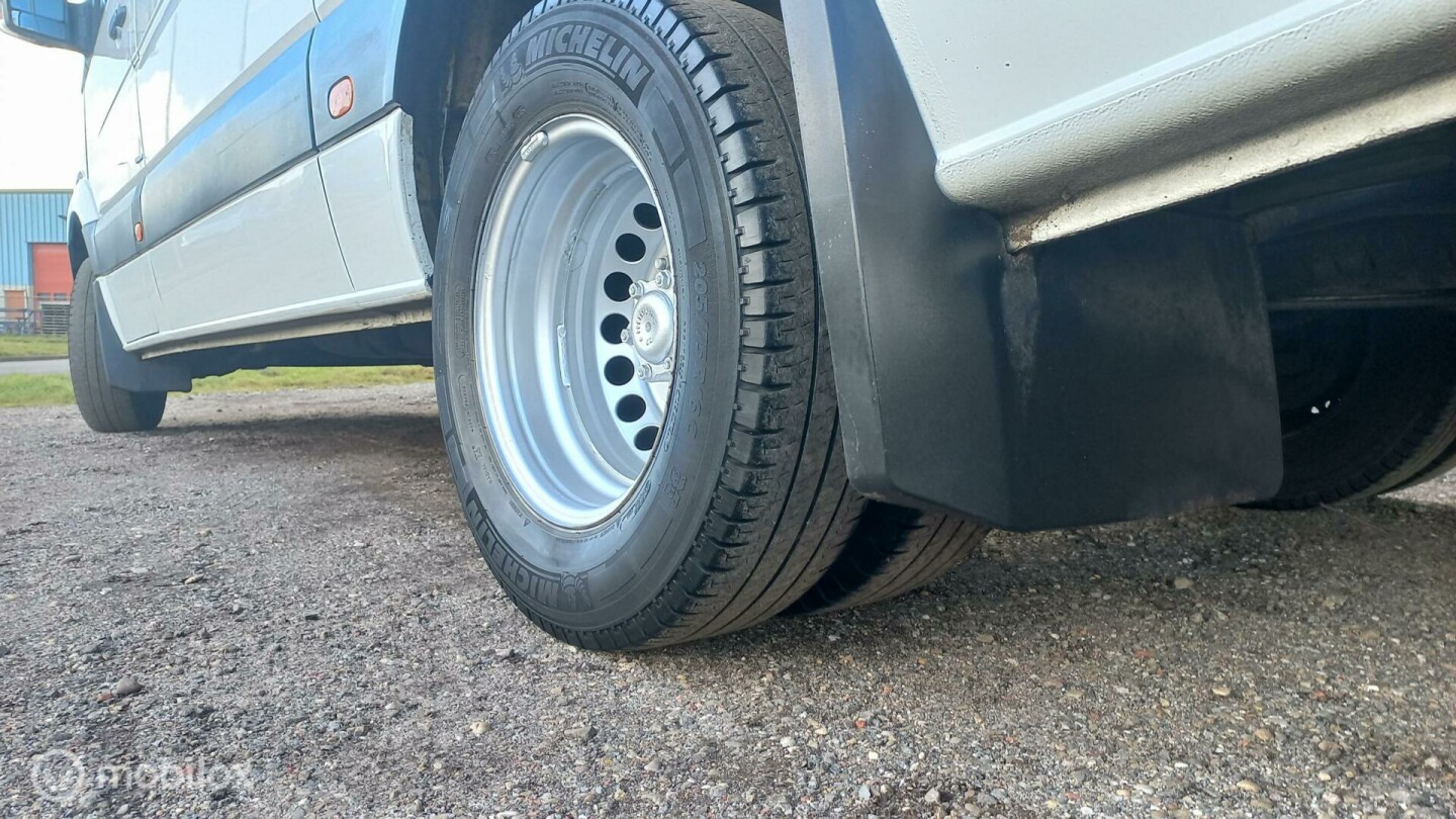 Mercedes-Benz-Sprinter-4