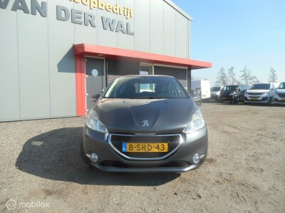 Peugeot-208-1