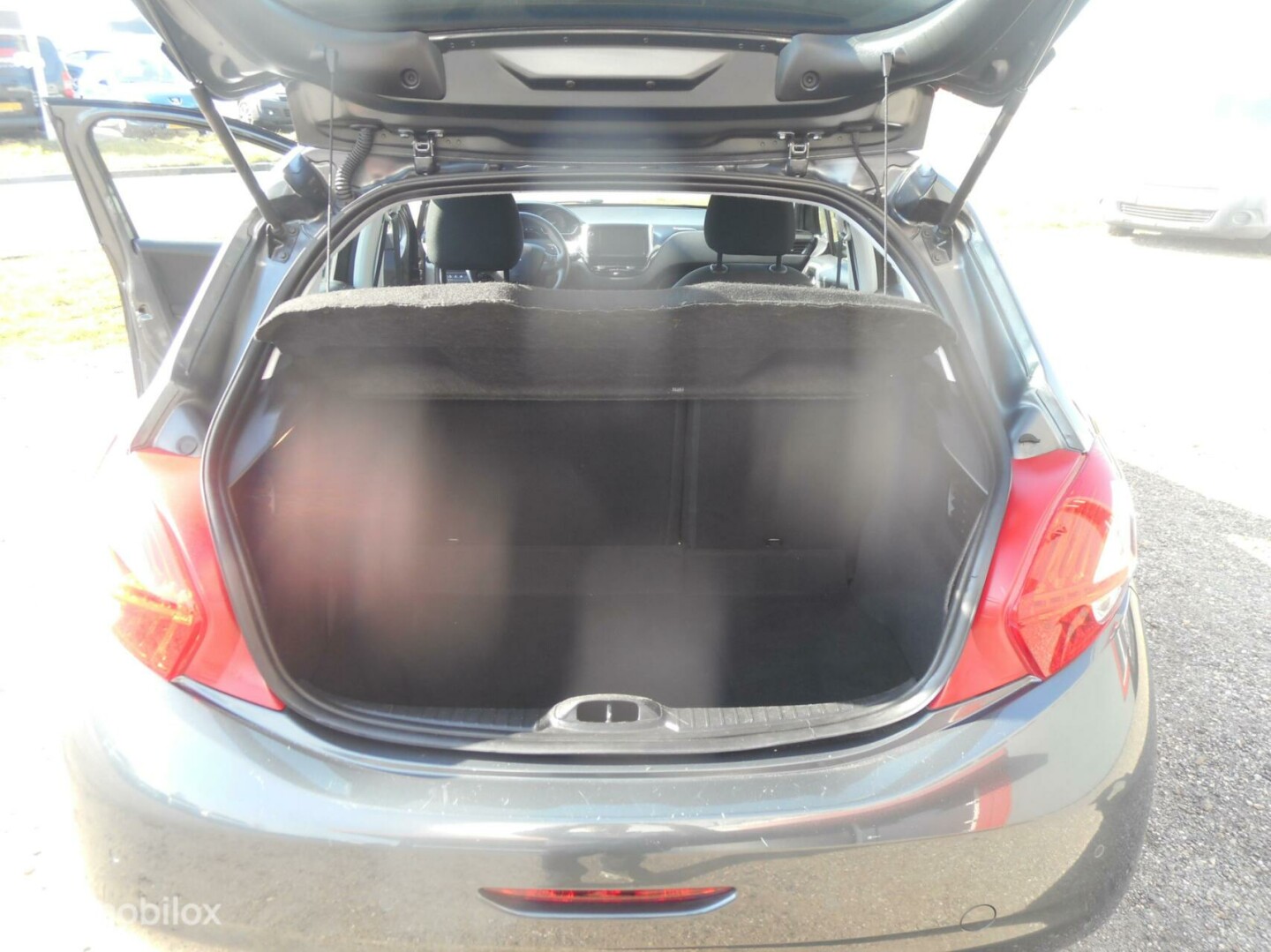 Peugeot-208-11