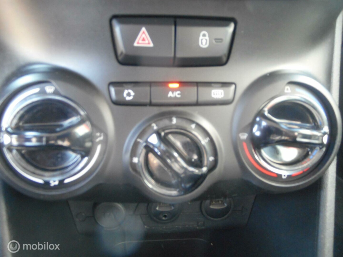Peugeot-208-18