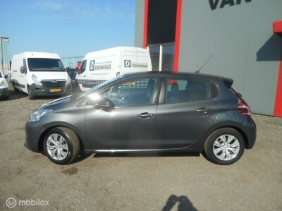 Peugeot-208-2