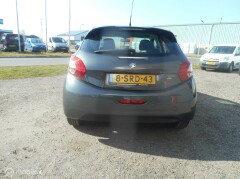 Peugeot-208-4