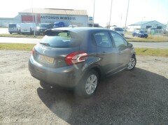Peugeot-208-5