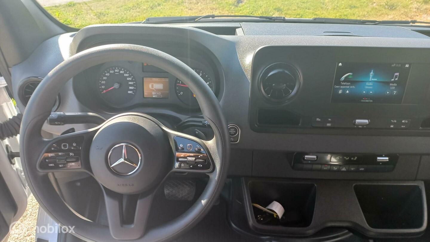 Mercedes-Benz-Sprinter-19