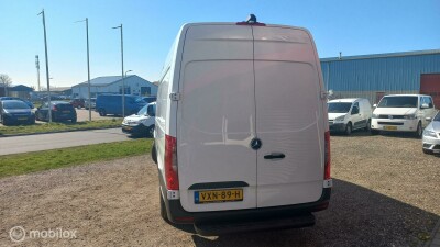 Mercedes-Benz-Sprinter-3
