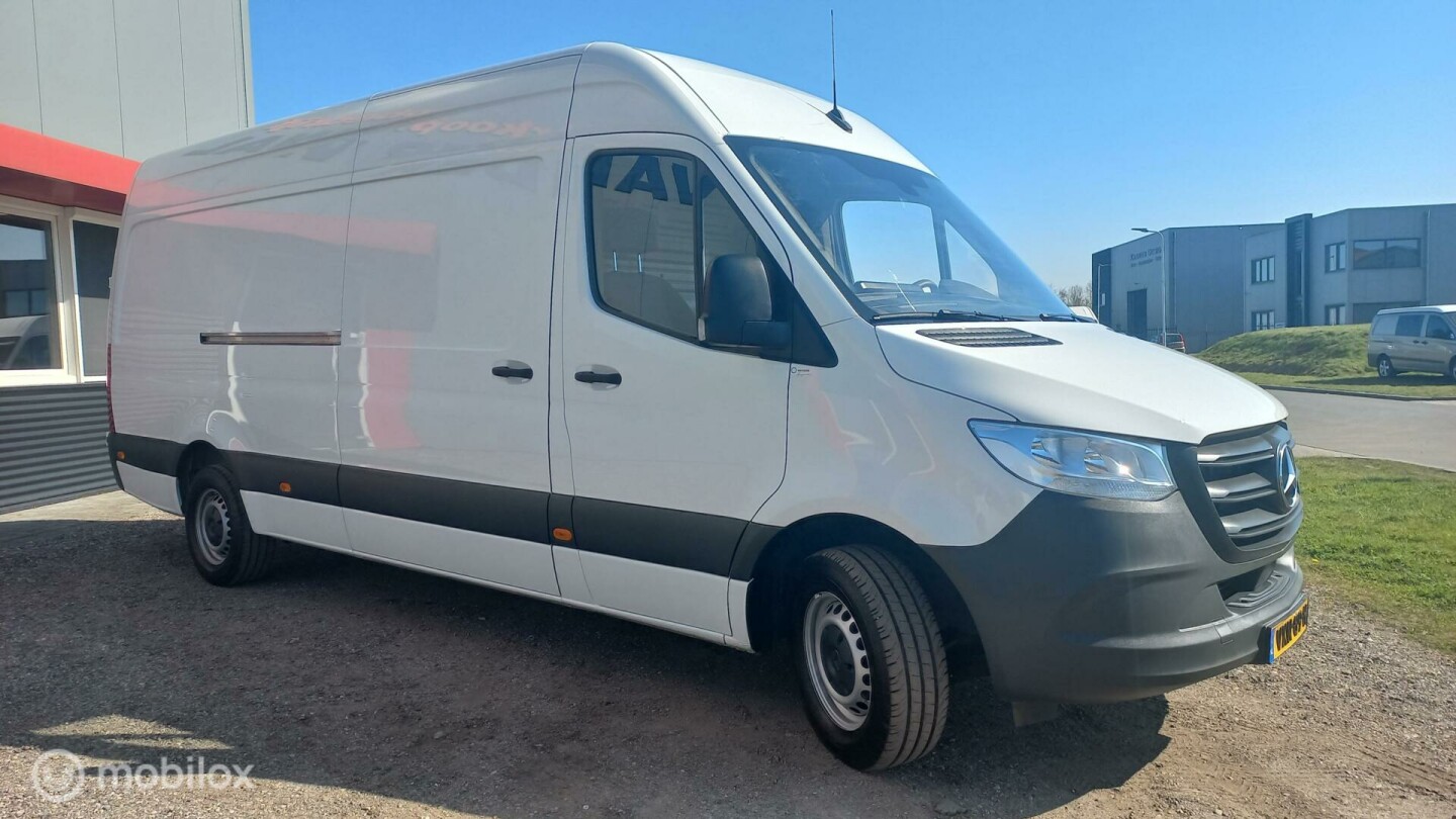 Mercedes-Benz-Sprinter-5