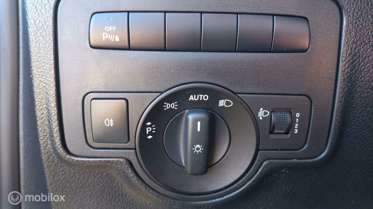 Mercedes-Benz-Vito-12