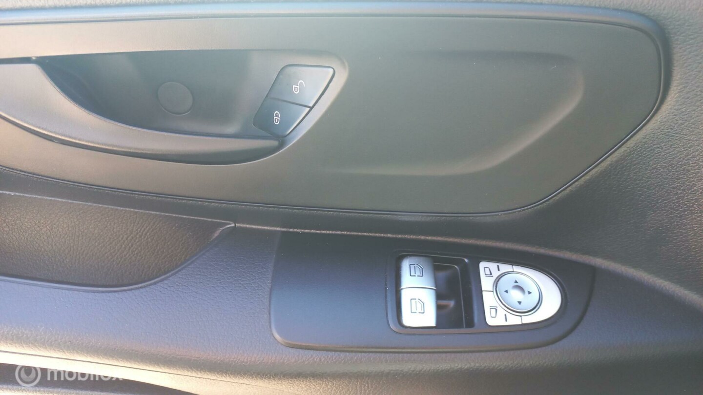 Mercedes-Benz-Vito-13