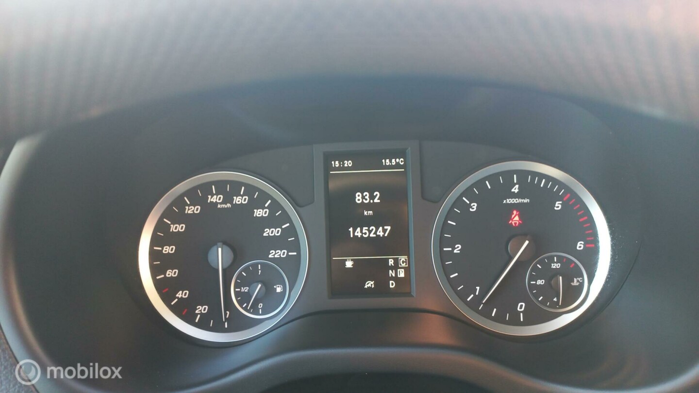 Mercedes-Benz-Vito-19