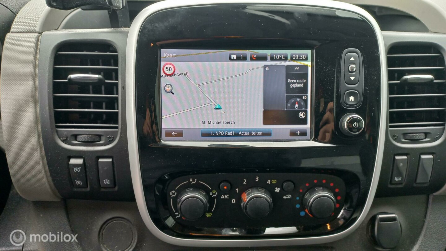 Renault-Trafic-12