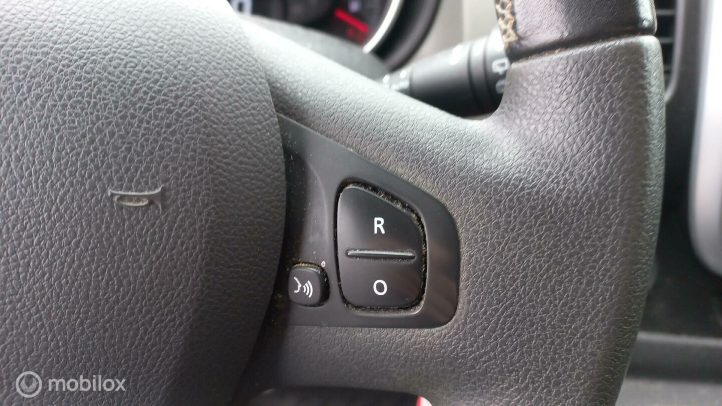 Renault-Trafic-13