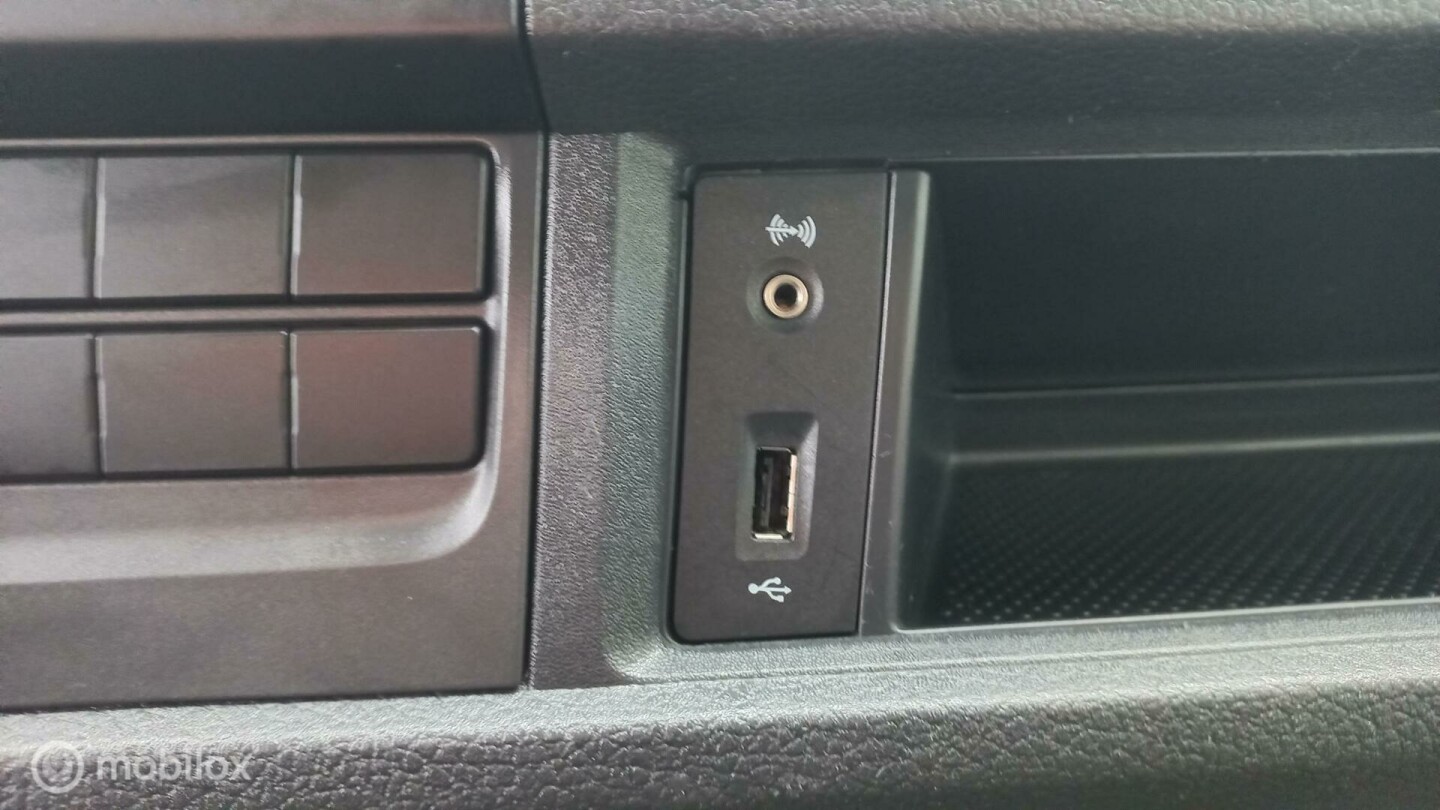 Volkswagen-Transporter-14