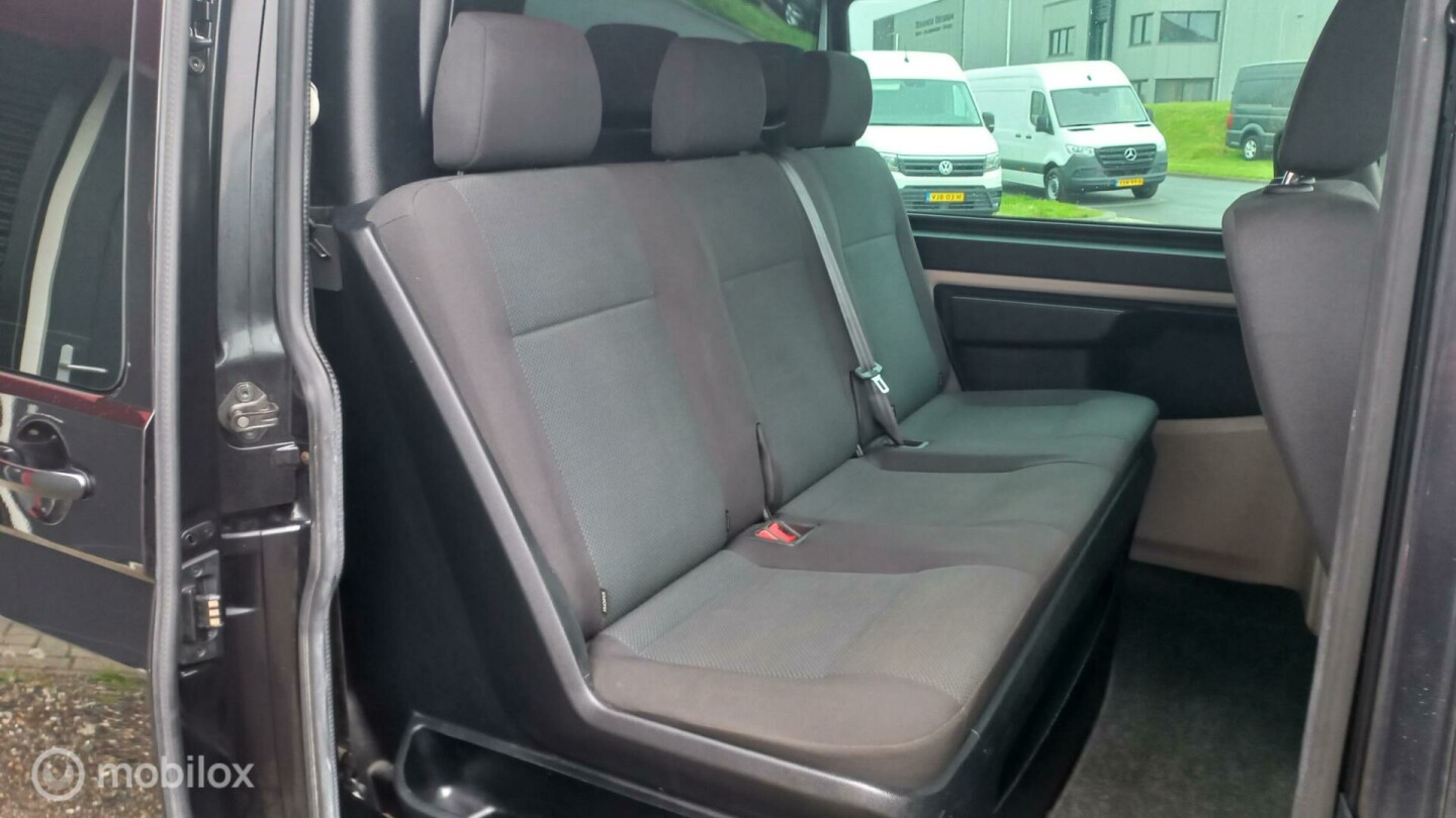 Volkswagen-Transporter-8