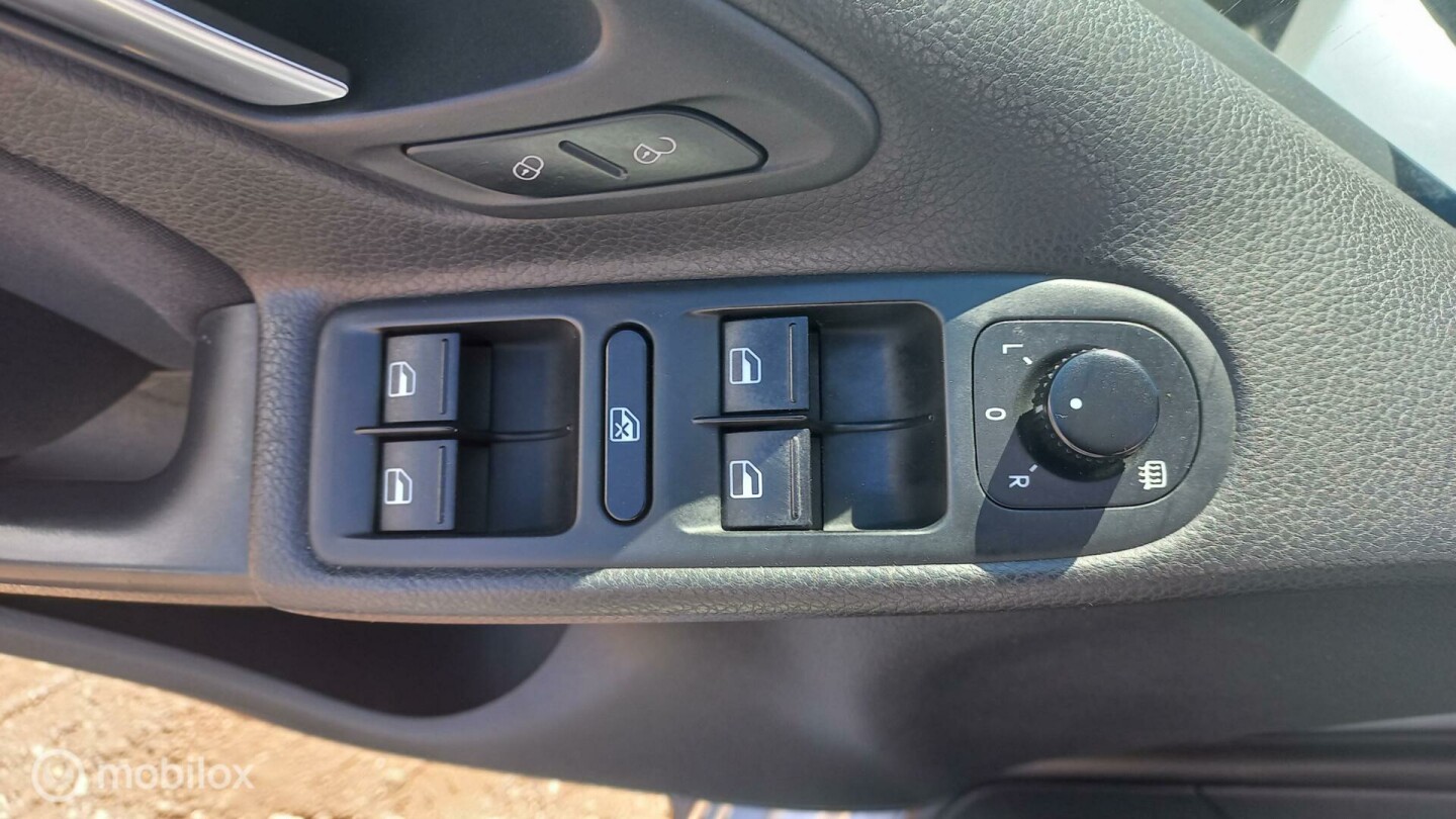 Volkswagen-Golf-11
