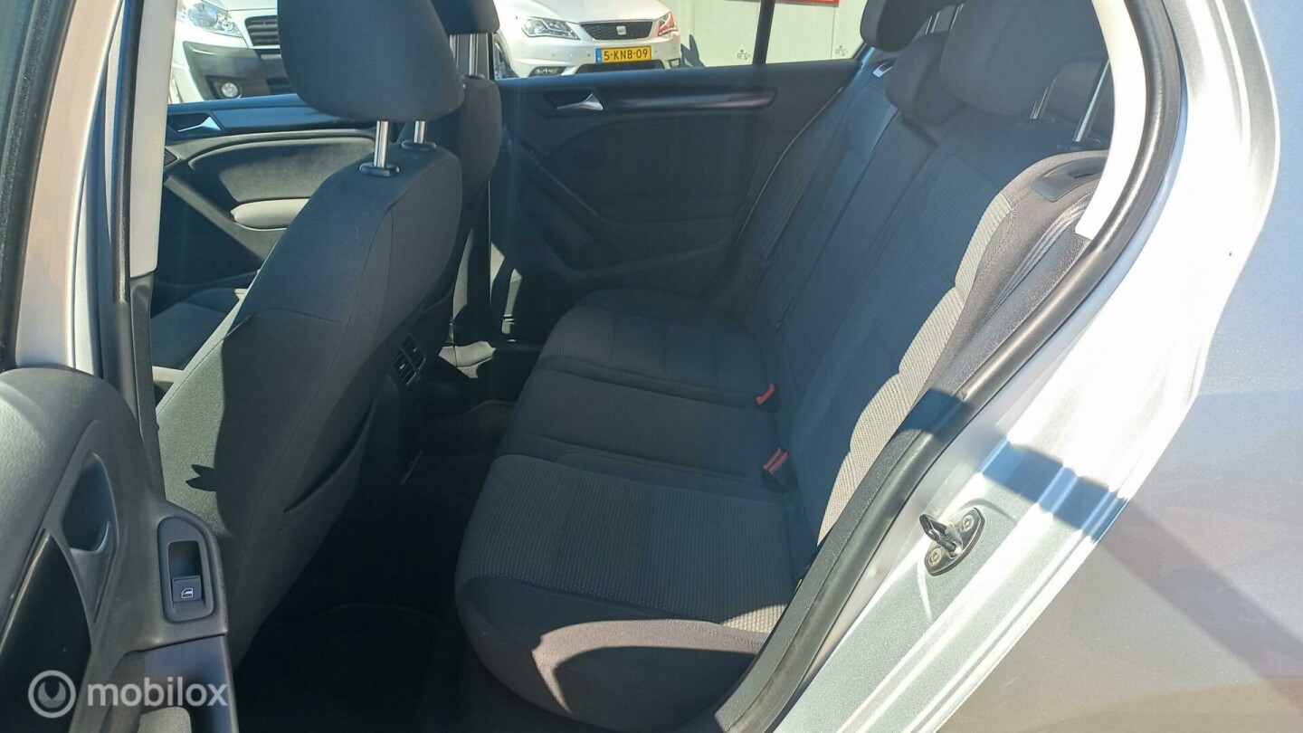 Volkswagen-Golf-9