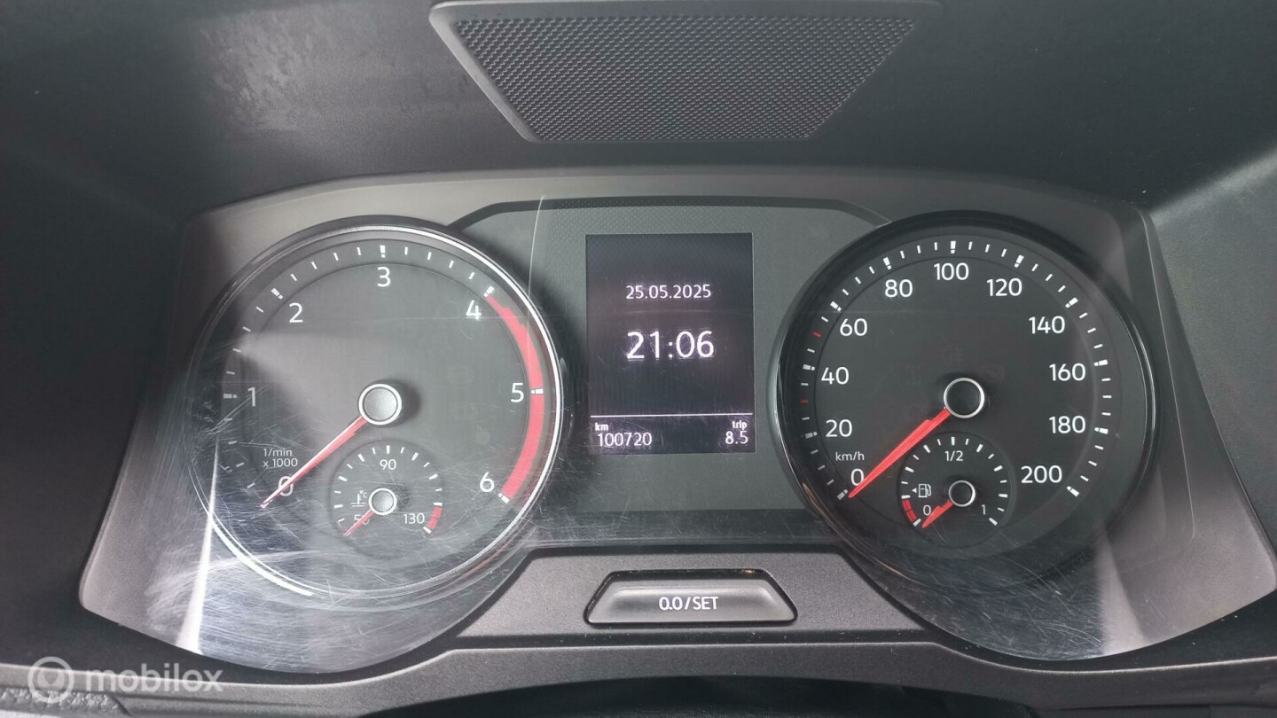 Volkswagen-Crafter-18