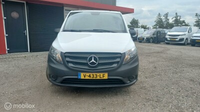 Mercedes-Benz-Vito-1