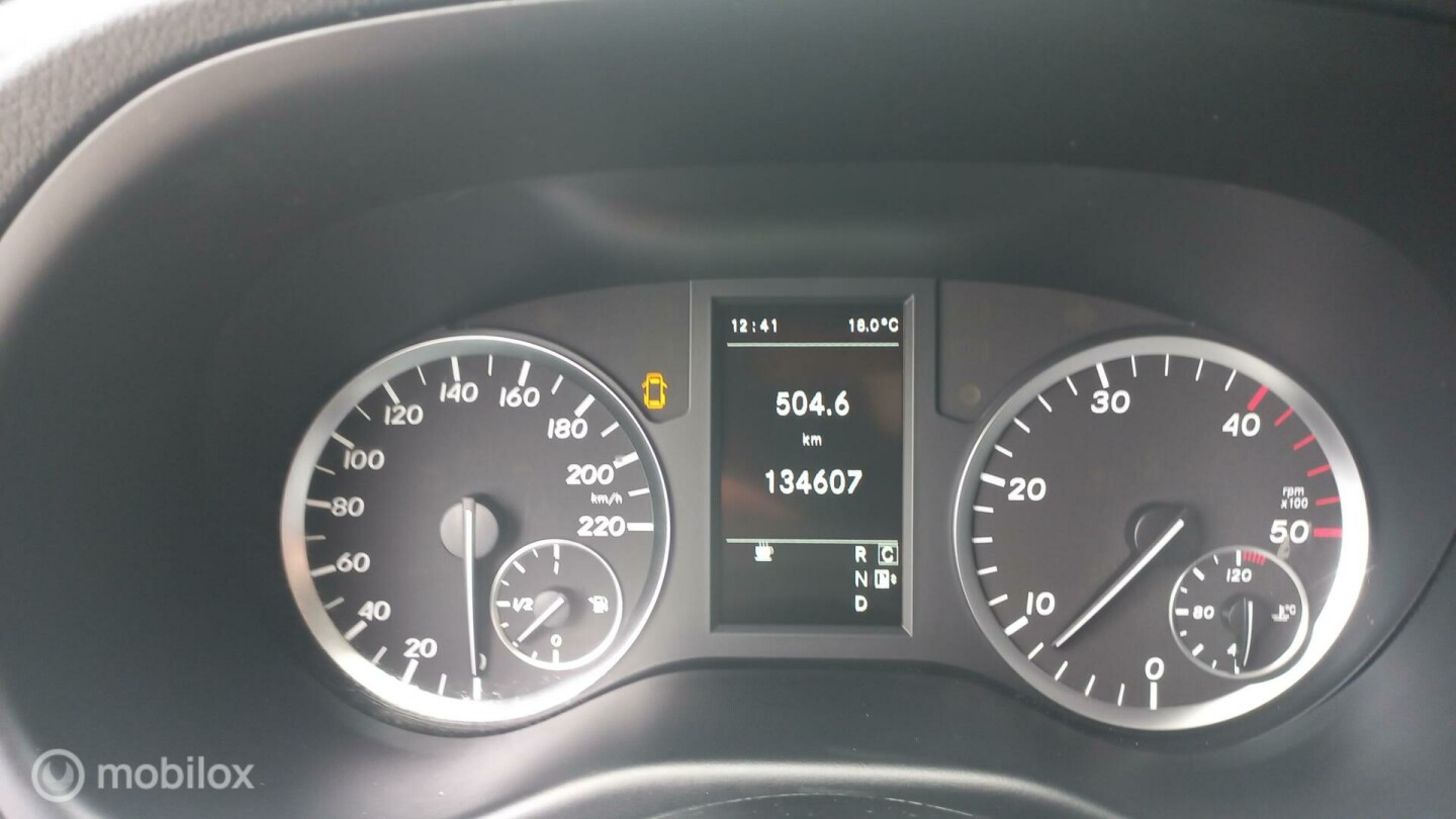 Mercedes-Benz-Vito-15